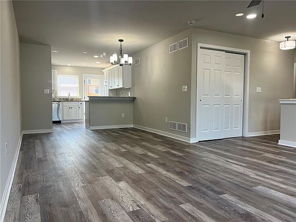 3rd image of 839 Catherine Dr
