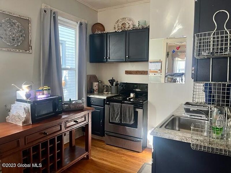 2nd image of 865 3rd Avenue