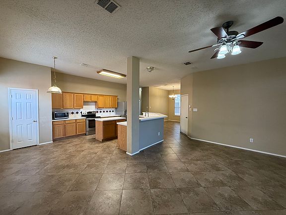 5th image of 205 Trailwood Dr