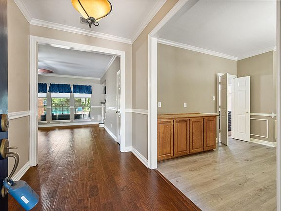 2nd image of 6806 Thornbird Ln