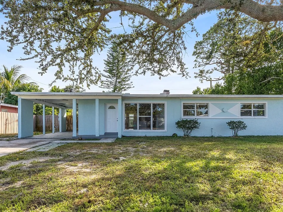 1107 Alamanda Ln