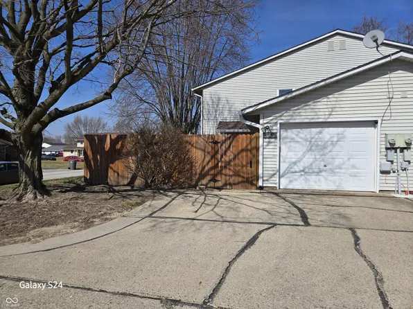 8023 Xenia Dr, Indianapolis, IN 46227