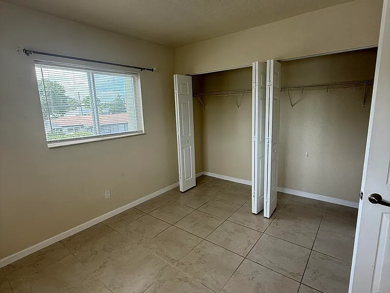 578 NE 20th St #10-E — Photo 13
