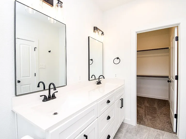 6828 Liverpool St — Photo 28