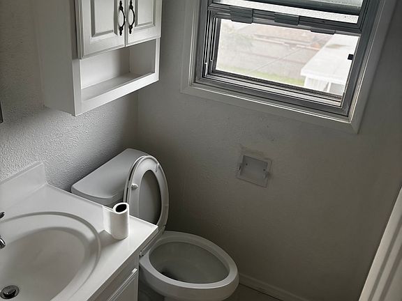5th image of 2122 W 103rd Pl