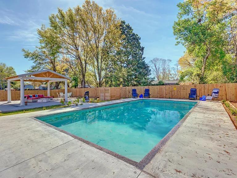 3241 Maplewood Dr — Photo 5