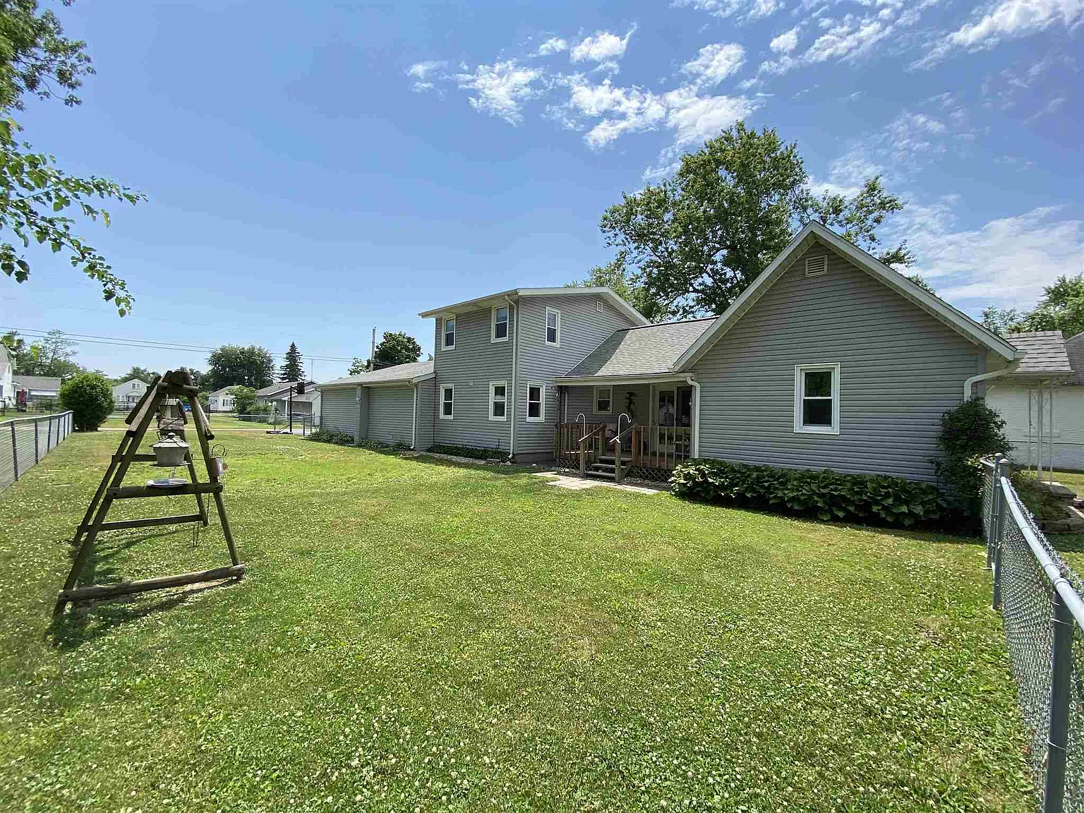 372 N Elm St photo 1