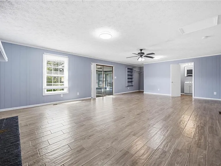 421 E Crogan St — Photo 14