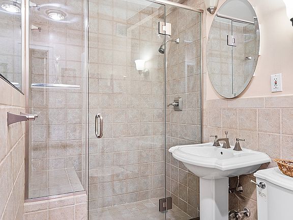 5th image of 400 E 85th St APT 10K