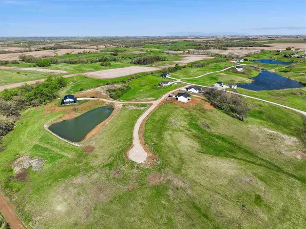 22 Coyote Court Dr, Williamsburg, IA 52361