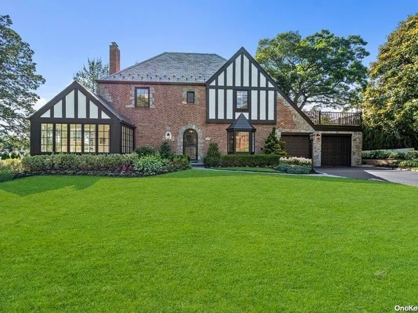 221 Dover Road, Manhasset, NY 11030