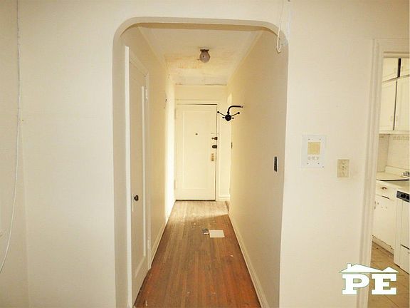 3rd image of 909 E 29th St APT 6C