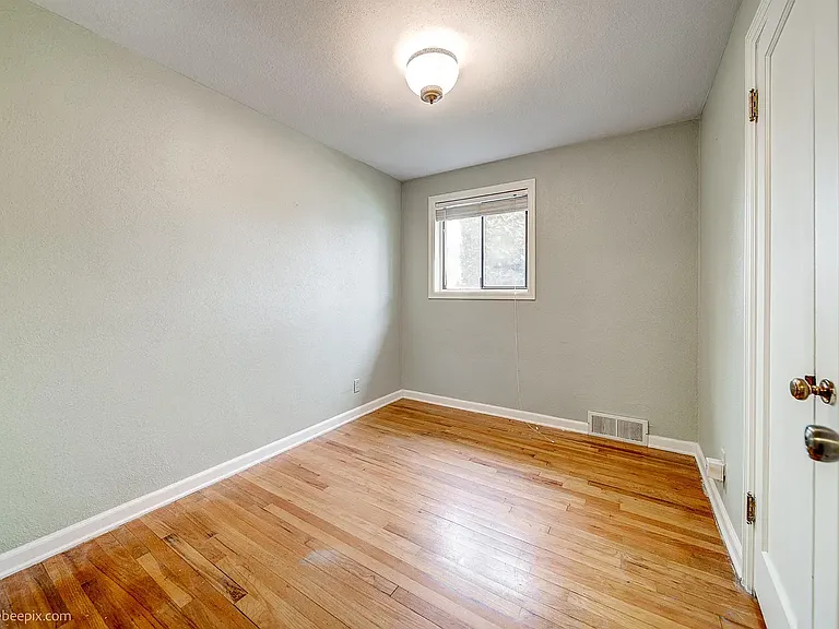 4524 N King Ct — Photo 9