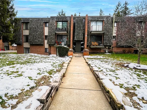 124 Forest Green Dr, Coraopolis, PA 15108