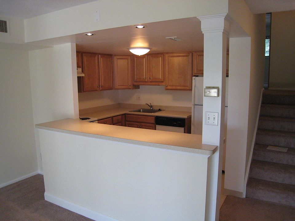 Kitchen with breakfast bar