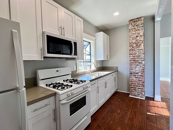 4th image of 2129 B St #4