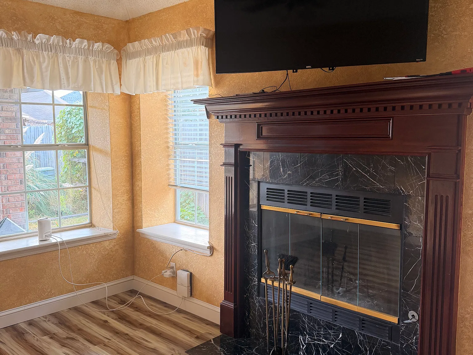 3 bed, 1976 sqft, $2,000 — Photo 1