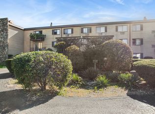 725 W Dempster St APT 101, Des Plaines, IL 60016