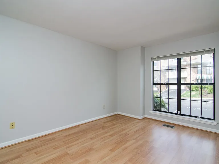 254 Glenstone Cir — Photo 12