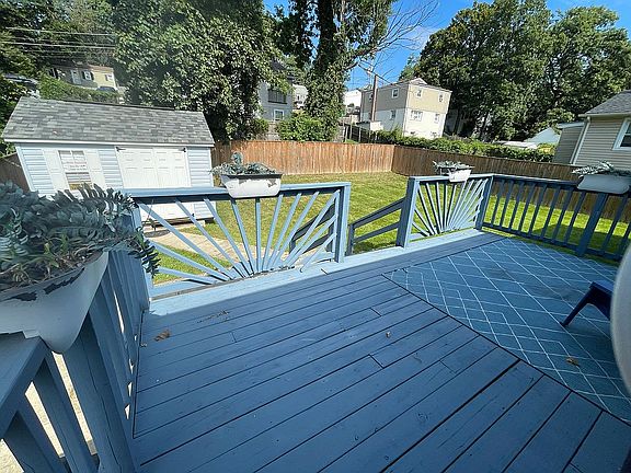 Deck/Fenced Yard