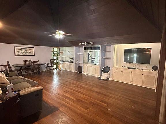 5th image of 3608 45th St