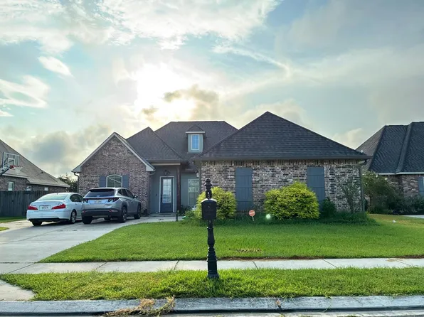 107 Chemet Rd, Youngsville, LA 70592