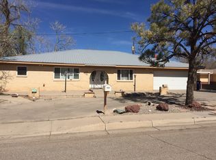 3533 Luke Cir NW, Albuquerque, NM 87107