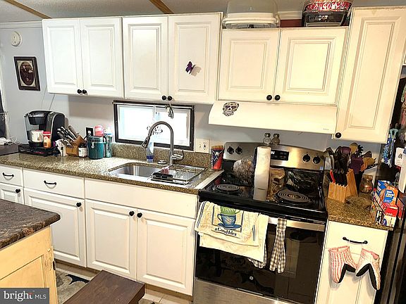 4th image of 206 5th St