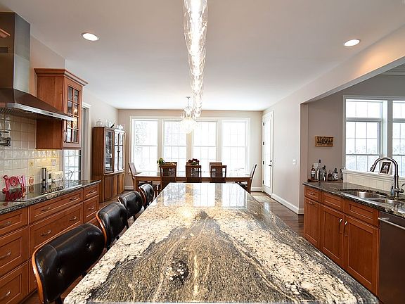 Kitchen & Dining Area