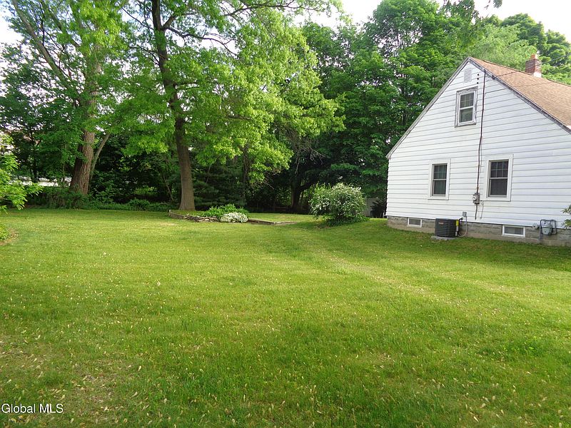 4th image of 2145 Robinwood Avenue