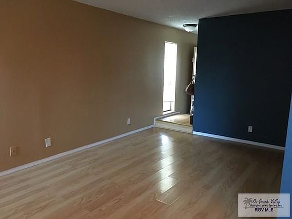 3rd image of 25 Glenbrook Dr