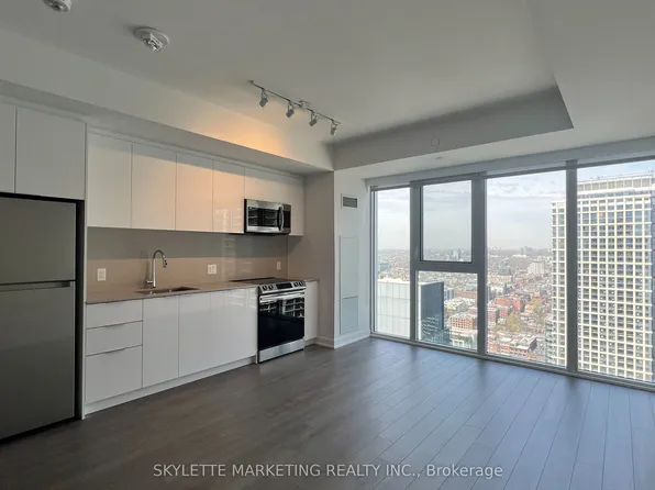 357 King St W, Toronto, ON