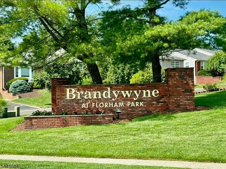 114 Brandywyne Dr — Photo 22