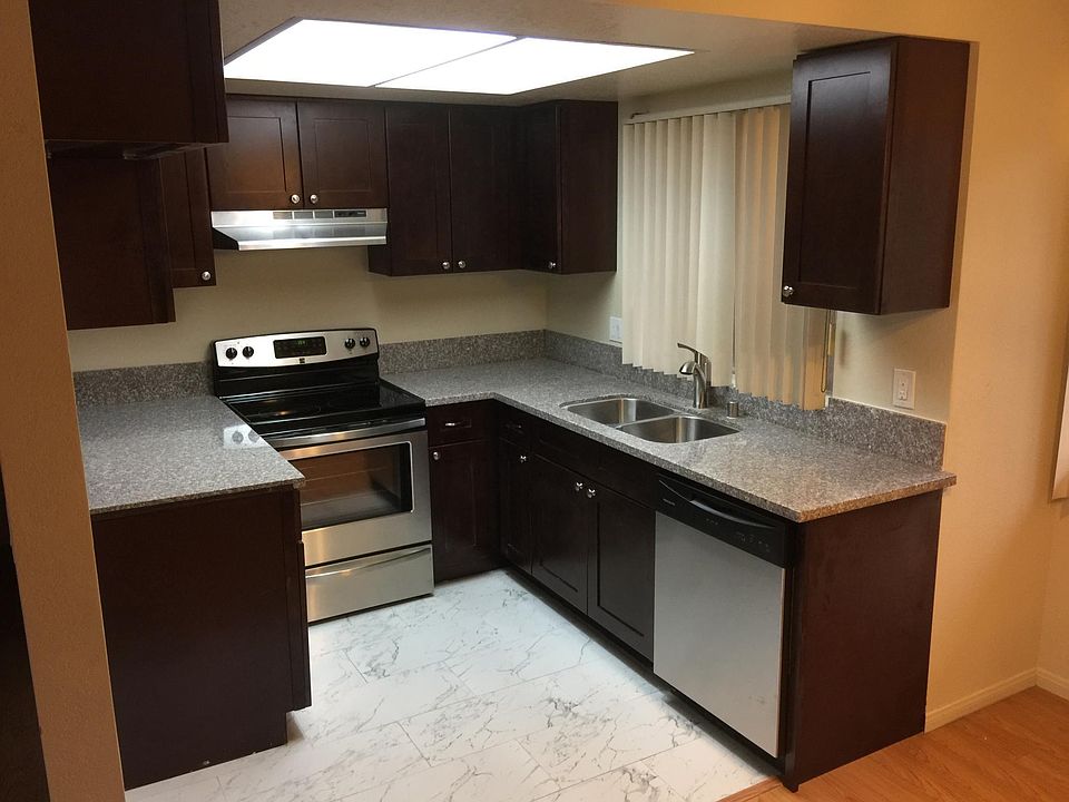1st image of 449 Oak St