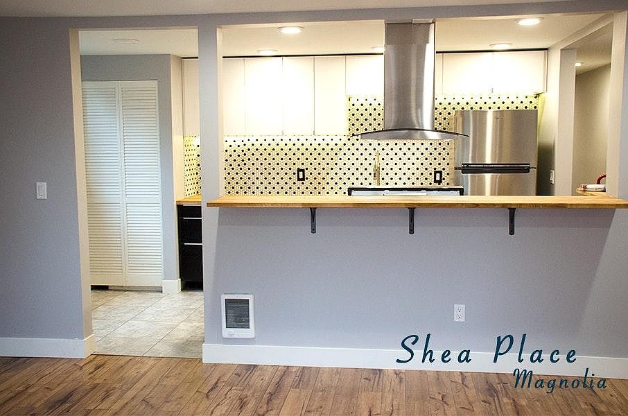 KITCHEN BAR