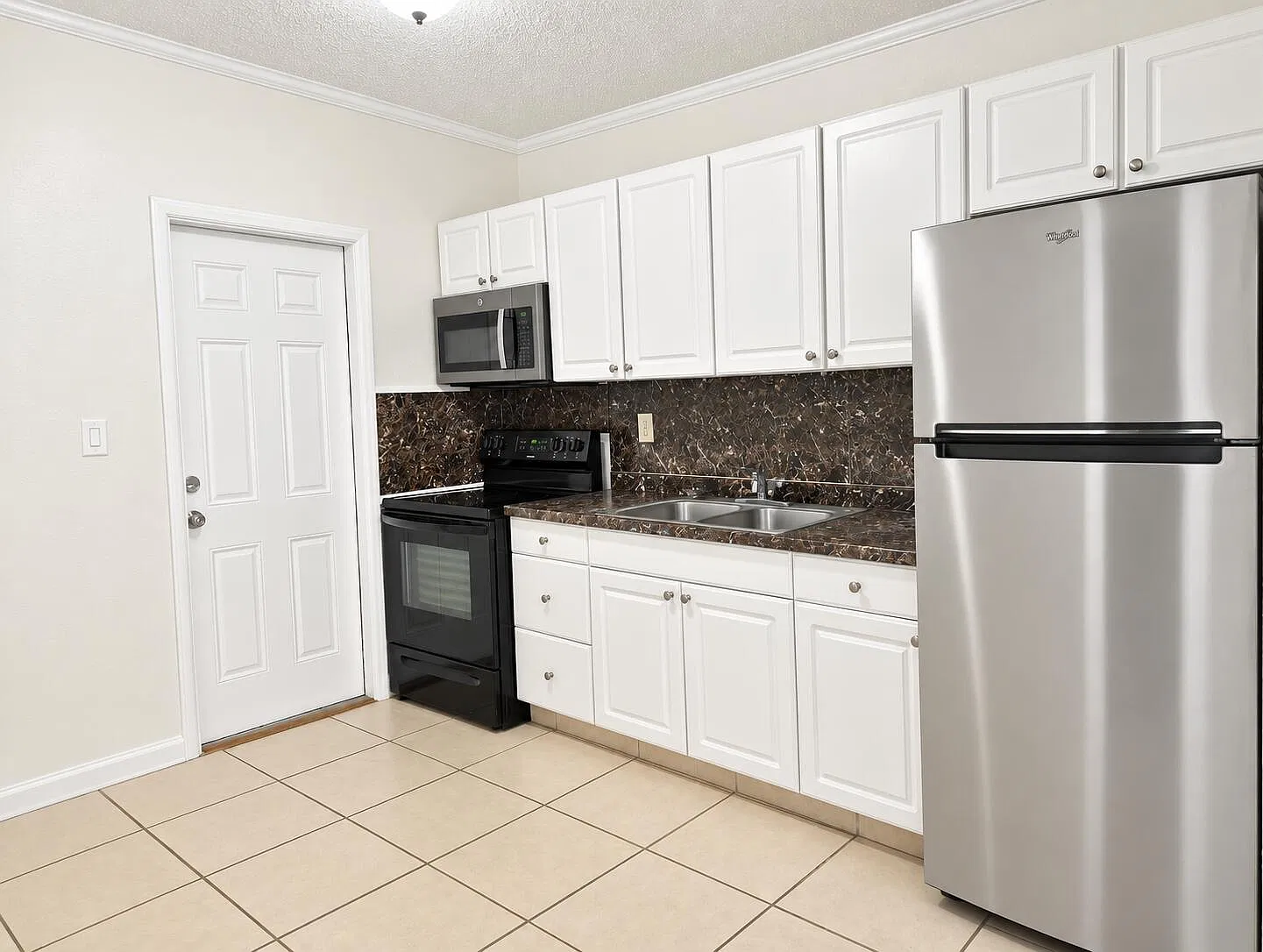 2 bed, 1.0 bath, 950 sqft, $1,690 — Photo 3