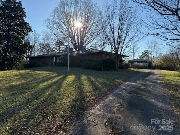 3195 Blackburn School Rd, Newton, NC 28658