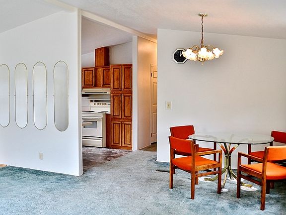 3rd image of 301 Monroe St