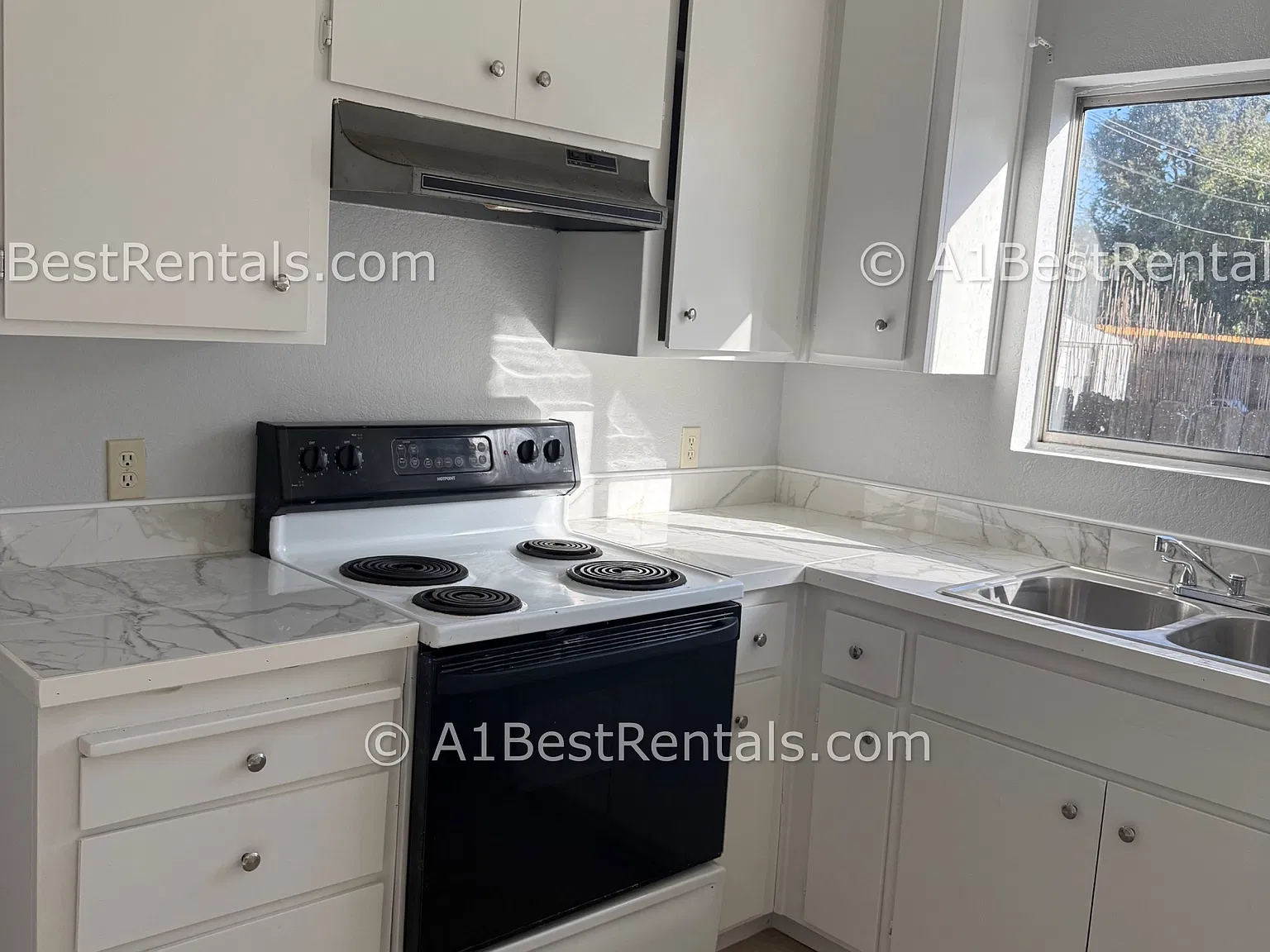 205 E Fairmont Ave — Photo 1