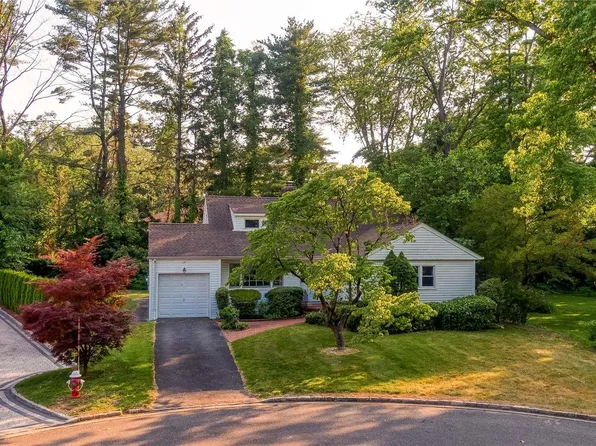 18 Kings Pl, Great Neck, NY 11024