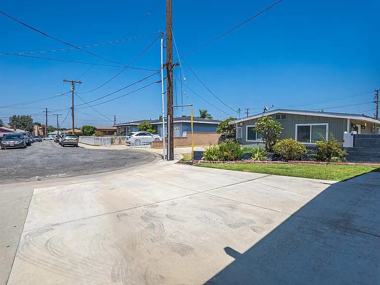 15634 Wharff Ln — Photo 28