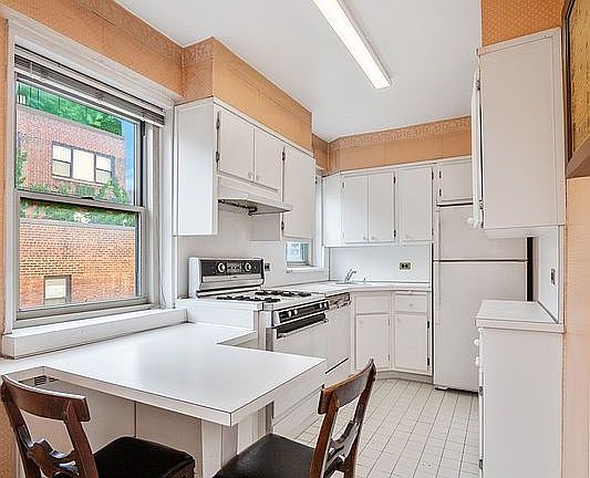 3rd image of 35 Park Ave APT 11A