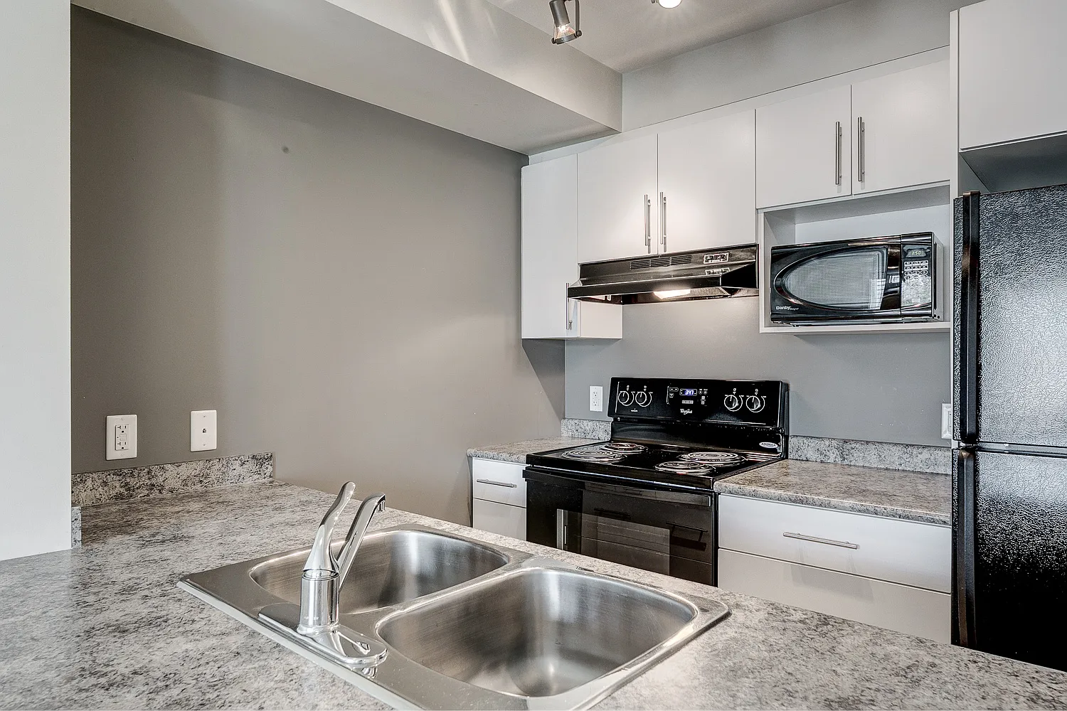 Brintnell Landing Apartments — Photo 3