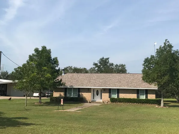 120 Winding Way Dr W, Victoria, TX 77905