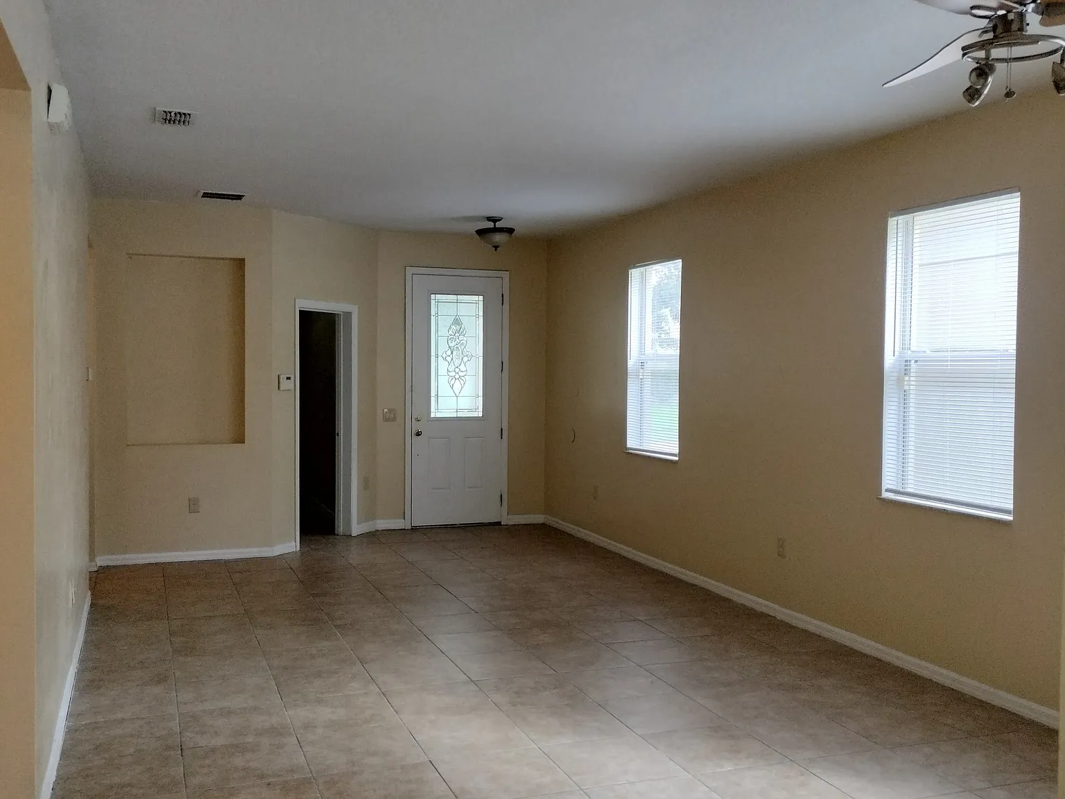 4 bed, 1960 sqft, $2,600 — Photo 4