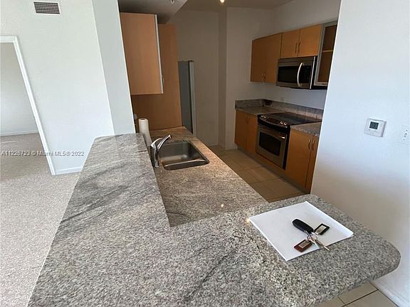 3rd image of 18800 NE 29th Ave APT 909