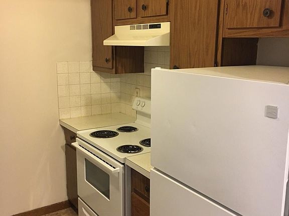 3rd image of 90 N Buena Vista St