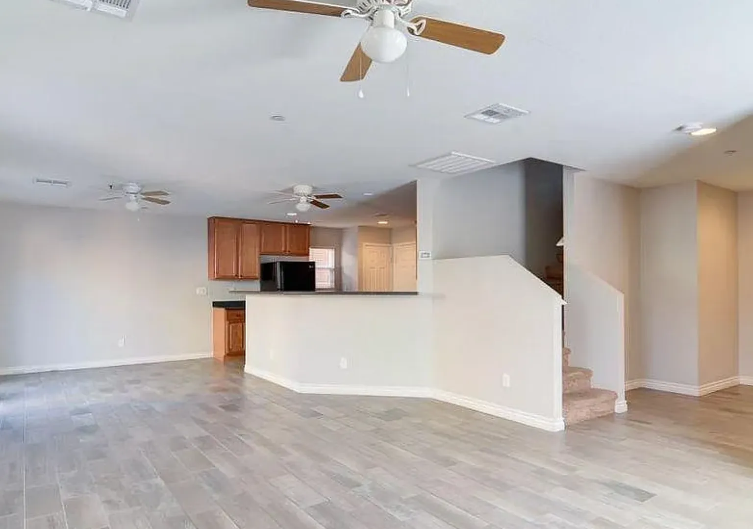 Beautiful 4 bedroom home in a gated community in Centennial Hills. — Photo 2