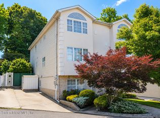 29 Natalie Ct, Staten Island, NY 10304