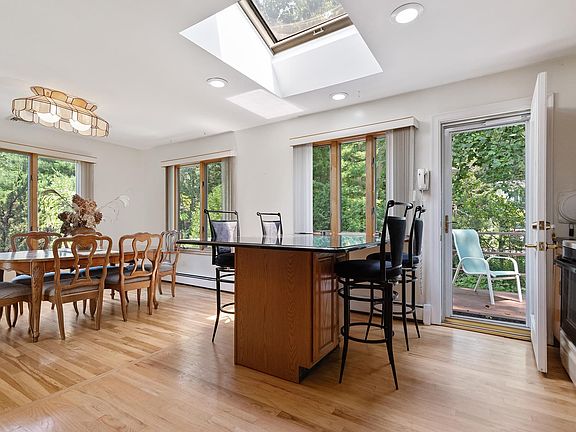 5th image of 38 Hillside Ave